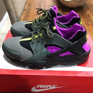 Nike Huarache Big Kid Size 7